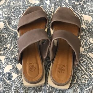 Coclico Size 8 Women’s Sandal